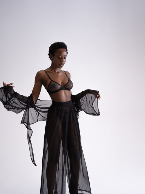 Introducing the unique Jannet set— the embodiment of elegance and lightness. This women's suit, made from Italian Carvico mesh, consists of wide, loose-fitting pants and a top with wide, flowing sleeves, making it perfect for creating a sophisticated look for beach parties and outings.
