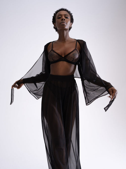 Introducing the unique Jannet set— the embodiment of elegance and lightness. This women's suit, made from Italian Carvico mesh, consists of wide, loose-fitting pants and a top with wide, flowing sleeves, making it perfect for creating a sophisticated look for beach parties and outings.