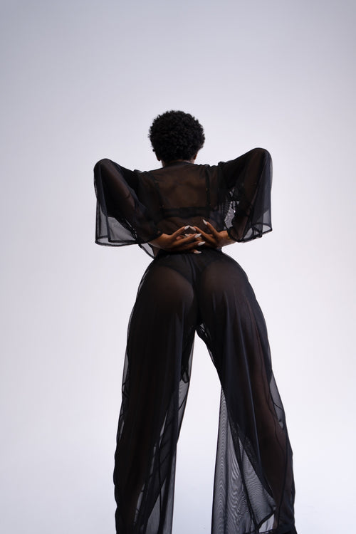 Introducing the unique Jannet set— the embodiment of elegance and lightness. This women's suit, made from Italian Carvico mesh, consists of wide, loose-fitting pants and a top with wide, flowing sleeves, making it perfect for creating a sophisticated look for beach parties and outings.