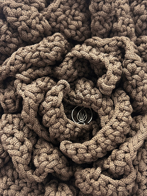Knitted bag Mocha Mousse Flower Rose